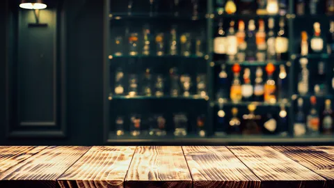 สรุป พ.ร.บ.คุมเครื่องดื่มแอลกอฮอล์ใหม่ นั่งแช่ยาวอาจโดนปรับ ช่วงเวลาไหนบ้าง 