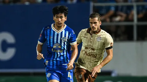 ผลบอลสด ชลบุรี เอฟซี 10 คน พลิกล็อกดับ บุรีรัมย์ ยูไนเต็ด ส่งจ่าฝูงแพ้นัดแรกในลีก