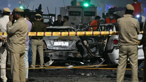 เกิดเหตุระเบิดใกล้ “ป้อมแดง” ในอินเดีย ดับแล้ว 8 ศพ จนท.เร่งตรวจสอบ