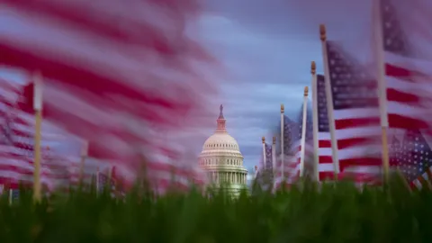 สหรัฐฯ ใกล้ยุติภาวะชัตดาวน์ยาวนานที่สุดในประวัติศาสตร์ หลังวุฒิสภาผ่านร่างกฎหมายเปิดรัฐบาล