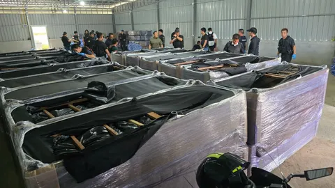 ทลายโกดังเชียงราย ซุกยาบ้ากว่า 10 ล้านเม็ดในโซฟา เตรียมส่งเข้าพื้นที่ชั้นใน