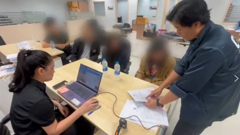 จับตามหมาย 3 ผู้ต้องหา ตระเวนถอนเงินสดให้แก๊งมิจฉาชีพ อ้างเป็นร้านดังหลอกลงทุน