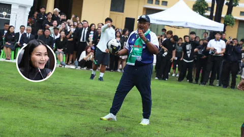 “นฤมล” ต้อนรับฮีโร่ “หมอนทองวิทยา” ตั้ง “อาจารย์สกล” นั่งที่ปรึกษา สพฐ. พัฒนาโรงเรียนกีฬาฟุตบอล