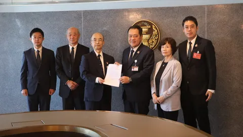 ครอบครัวนักท่องเที่ยวชาวญี่ปุ่น เยี่ยมคารวะ “ทวี” ติดตามความคืบหน้าเหตุเสียชีวิตของบุตรสาว 