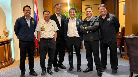 “วราวุธ” ควง “เสี่ยตือ” ร่วมเฟรม จับตาสัญญาณไหลร่วมรัฐบาล "ภูมิใจไทย"