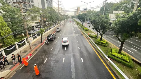 อัปเดตสถานการณ์น้ำท่วมขัง ถ.รัชดาภิเษก หน้าศาลอาญา น้ำลดกลับเข้าสู่ภาวะปกติแล้ว