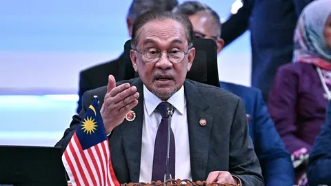 อันวาร์เผย คุยนายกฯ ไทย-กัมพูชาแล้ว ย้ำจุดยืนแก้ปัญหาอย่างสันติ