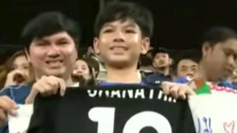 เฉลยแล้ว "ชนาธิป" ให้ใครเป็น "ตัวแทน" มอบเสื้อของขวัญวันเกิดให้ "แฟนบอล"