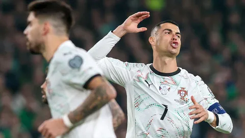 เปิดปฏิกิริยา "โรนัลโด้" หลังโดนใบแดง เกมโปรตุเกสแพ้ "ไอร์แลนด์" แฉทำตัวเอง (คลิป)