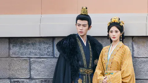 เรื่องย่อ รักเหนือบัลลังก์ Love and Crown (2025) ซีรีส์จีนสนุกๆ ย้อนยุคท่องยุทธภพ