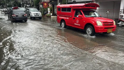 เช้านี้เชียงใหม่เจอฝนตกหนักกว่า 1 ชม. ในอำเภอเมือง เกิดน้ำท่วมขังหลายจุด