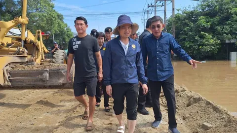 “ภราดร” ให้กำลังใจคนสิงห์บุรี น้ำท่วมไม่ทิ้งกัน ยอมรับหนักกว่าอ่างทองหลายจุด