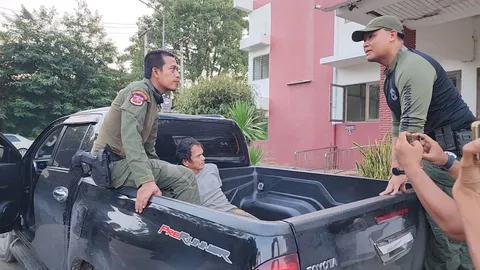 หนีไม่รอด ตำรวจจับ "ผู้ต้องหา" หลบหนีจากห้องขัง สภ.บางประมุง ได้แล้ว