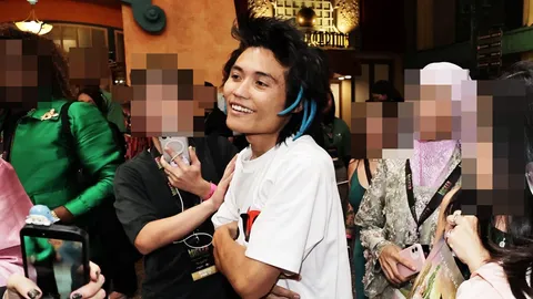 ไม่รอด หนุ่มเข้าประชิด “อารีอานา กรานเด” ถูกตั้งข้อหา มีสิทธิ์นอนคุก