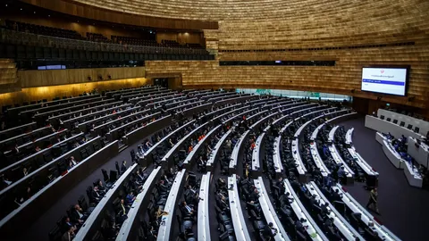 ห้ามเล่นการเมืองตลอดชีวิต กมธ.ชุดยกร่างรัฐธรรมนูญ เพื่อป้องกันหาประโยชน์