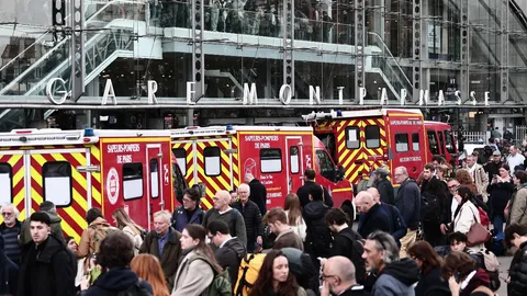 ผู้โดยสารแตกตื่น คนร้ายควงมีดที่สถานีรถไฟฝรั่งเศส ตร.ยิงปืนสกัด