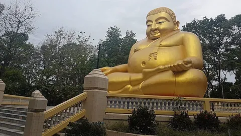 พระสังกัจจายน์ บันดาลสุข ปริศนาธรรมอ้วนยิ้มอิ่มบุญ