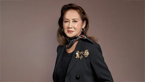 45 ปีแห่งการบุกเบิกแฟชั่นไทย ATELIER PICHITA ร่วมสืบสานมรดกหัตถศิลป์ สมเด็จพระบรมราชชนนีพันปีหลวง