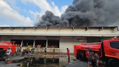 ไฟไหม้โกดังสินค้าขนาดใหญ่ใน จ.สมุทรสาคร มูลค่าเสียหายยังไม่สามารถประเมินได้