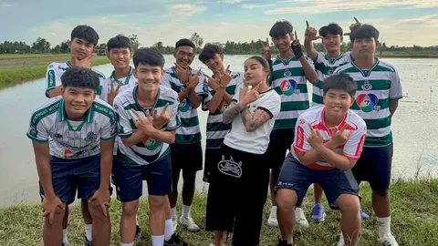 ทำจริง! พิมรี่พาย ลงพื้นที่โรงเรียนหมอนทอง ดูสถานที่สร้างสนามฟุตบอลแห่งใหม่