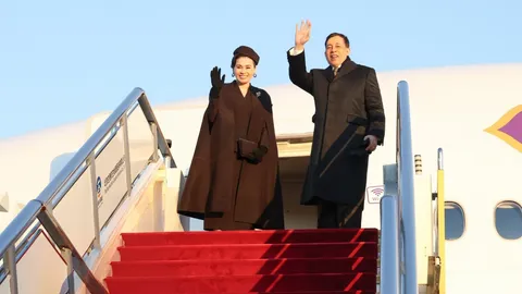 "ในหลวง-พระราชินี" เสด็จฯ กลับประเทศไทย หลังเยือนจีนอย่างเป็นทางการ