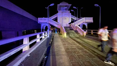 เจ้าหน้าที่เร่งค้นหา กระบะชนราวกั้น "สะพานสารสิน" ตกทะเล จมน้ำสูญหาย