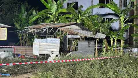 ไฟไหม้บ้านลูกชายเจ้าของร้านซื้อของเก่าดับปริศนา พบศพเน่าก่อนเพลิงไหม้