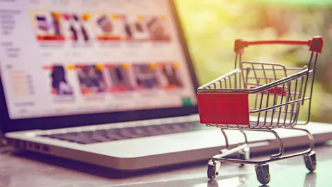 รอบรั้วการตลาด : THECA ชี้แพลตฟอร์มซื้อ-ขายออนไลน์เป็นจุดเปลี่ยนสำคัญของไทย