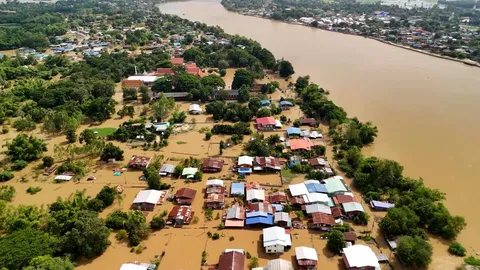 น้ำท่วมชัยนาท ยังอ่วม 11 โรงเรียนปิดไม่มีกำหนด ปรับรูปแบบการเรียนเป็นออนไลน์