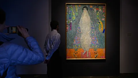 ประมูลภาพเขียน "กุสตาฟ คลิมท์" ทุบสถิติโลก ราคาพุ่งกว่า 7,660 ล้านบาท