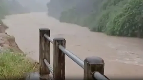 เกิดน้ำป่าหลาก หลังฝนตกหนักในพื้นที่นครศรีธรรมราช จมน้ำดับแล้ว 2