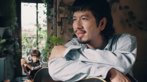 แหลม สมพล ถ่ายทอดจิตวิญญาณของ “มือปืน” ผ่านบทเพลงจริงจากใจ ในสุนัขของนาย และ หนีคดี