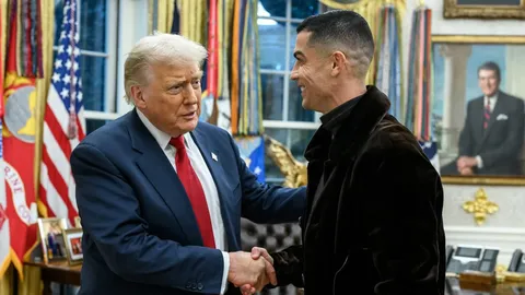 ฮือฮา "โรนัลโด้" บุกทำเนียบขาว ร่วมงานเลี้ยงหรู "ทรัมป์" เผยชัดลูกชายเป็นแฟนตัวยงแข้งรายนี้