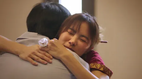 คริส–เผือก คู่เคมีใหม่แห่งปี! ในคอมเมดี้สะท้อนยุคไลก์ล้น บ้านตัวอย่าง ครอบครัวตัวหลอก 