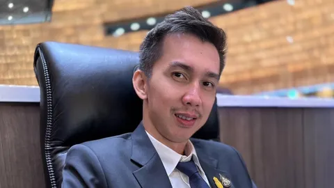 ฟัน 2 รมต. สีเทา "มาร์ค" ชง ปปง.