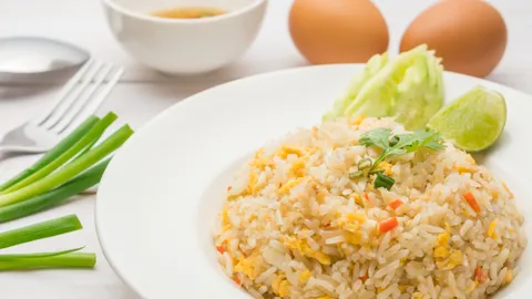 วิธีทำ "ข้าวผัดไข่" ใส่อะไรบ้าง สูตรข้าวผัดไข่โบราณ ทำกินง่ายๆ ประหยัดงบ