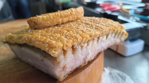 ท้าพิสูจน์ "หมูทอง" หมูกรอบสูตรเชฟ การันตีหนังกรอบสนั่นยาวนาน 12 ชั่วโมง 