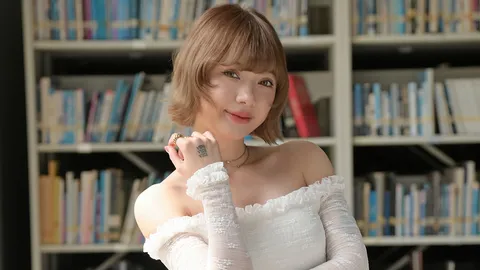 ขี้เบื่อเป็นเหตุ "พลอยชมพู" เปลี่ยนลุคหั่นผมสั้น หาแพชชันใหม่ๆ ให้ชีวิต สถานะหัวใจ "โสดสนิท"