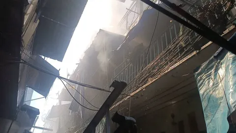 ไฟไหม้อาคาร 3 ชั้นซอยขุนนาวา ย่านบางรัก หญิงสาวติดค้างดับสลด 1 ศพ