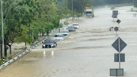 เซ็นทรัลพัฒนา เปิดพื้นที่จอดรถฟรี ช่วยผู้ประสบภัยน้ำท่วมหาดใหญ่-นครศรีธรรมราช