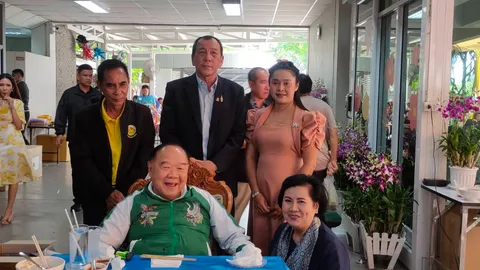 “เดชทัต” ควง ภริยา ร่วมงาน พปชร. เผยพี่น้องมุสลิมพร้อมหนุน