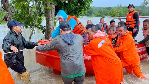 ปัตตานี ประกาศเขตภัยพิบัติทั้ง 12 อำเภอ น้ำท่วมหลายจุด ทะลักเข้าพื้นที่เศรษฐกิจ