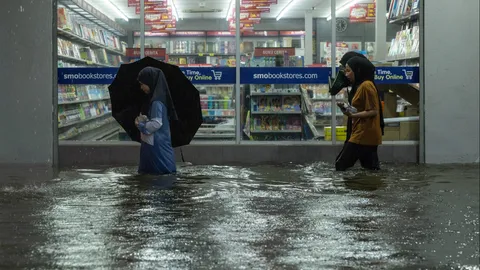 น้ำท่วมมาเลเซียยังวิกฤต มีผู้ประสบภัยกว่า 20,000 คนใน 8 รัฐ เปิดศูนย์พักพิงแล้ว 119 แห่ง