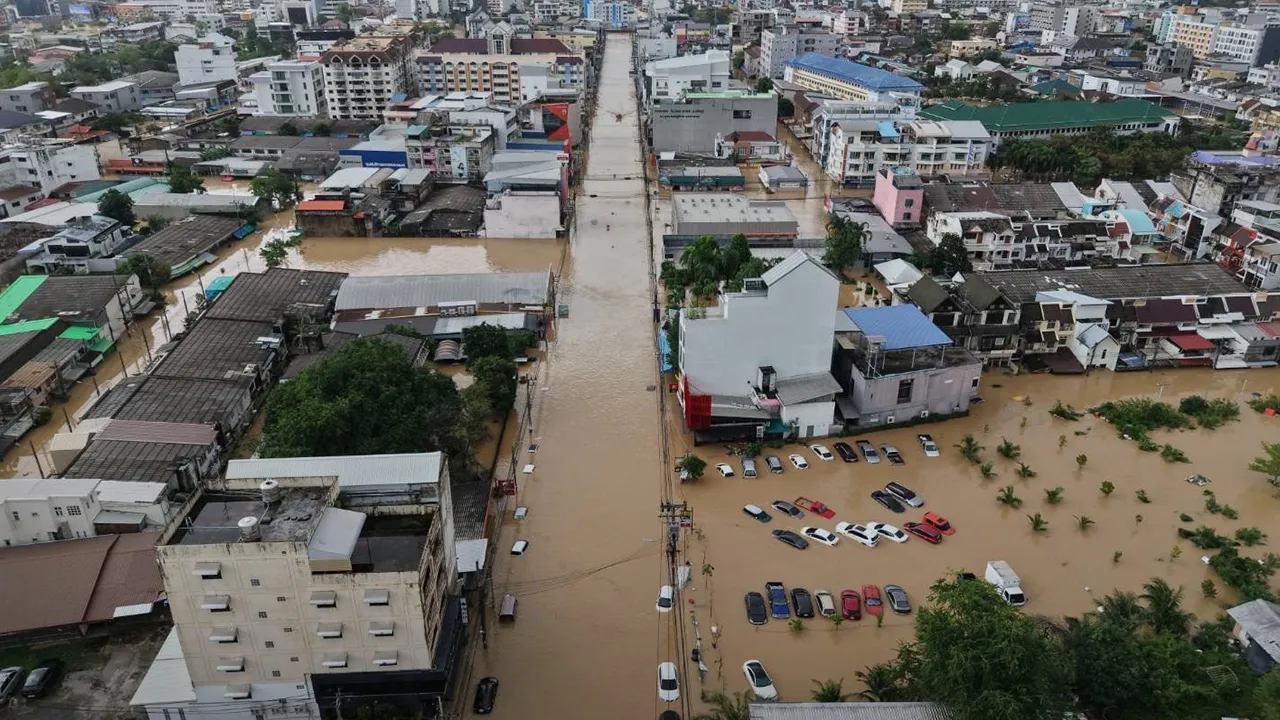 แนะวิธีฟื้นฟูรถยนต์ หลังน้ำท่วม ห้ามสตาร์ทเครื่องยนต์เด็ดขาด