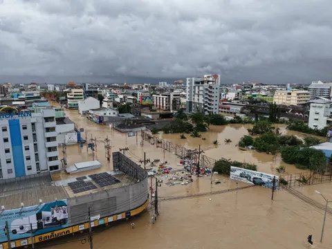 น้ำท่วมวิกฤตต้องรู้ 7 วิธีเอาตัวรอด ป้องกันไฟดูด-อุบัติเหตุซ้ำซ้อน