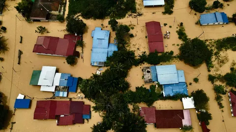 อุตุฯ มาเลเซียออกคำเตือนฝนตกต่อเนื่อง กระทบ 2 รัฐ