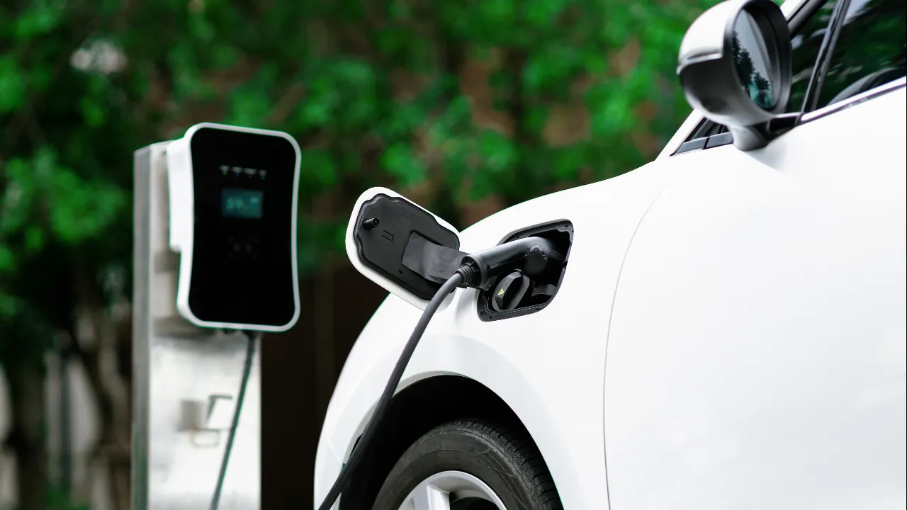 6 เทคนิคขับรถทางไกลด้วยรถยนต์ไฟฟ้า ปลอดภัย หายห่วง