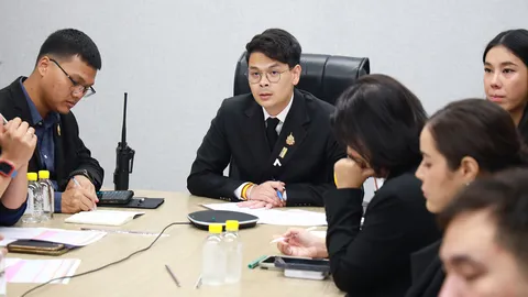 "ดีอี" ตั้ง War Room ติดตามน้ำท่วมใต้ สั่ง NT ใช้โดรนกู้ภัย-ไปรษณีย์ไทย ส่งของฟรี