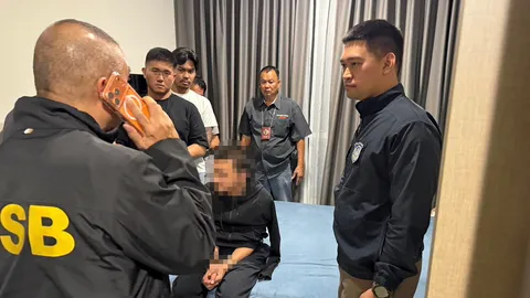 บุกรวบหนุ่มมังกรจีนคาคอนโดย่านห้วยขวาง ผลิตพอดผสมยาสลบ