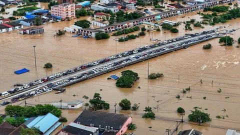 สรุปสถานการณ์น้ำท่วมภาคใต้ 9 จังหวัด “สงขลา พัทลุง สุราษฎร์ธานี” น้ำเริ่มลดบางจุด